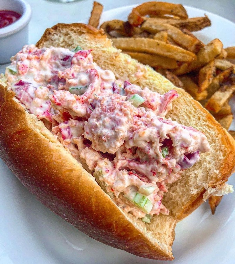 Cove's Lobster Roll