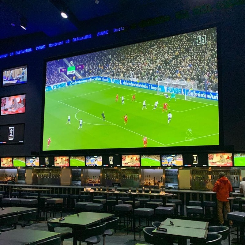 Real Sports Bar & Grill